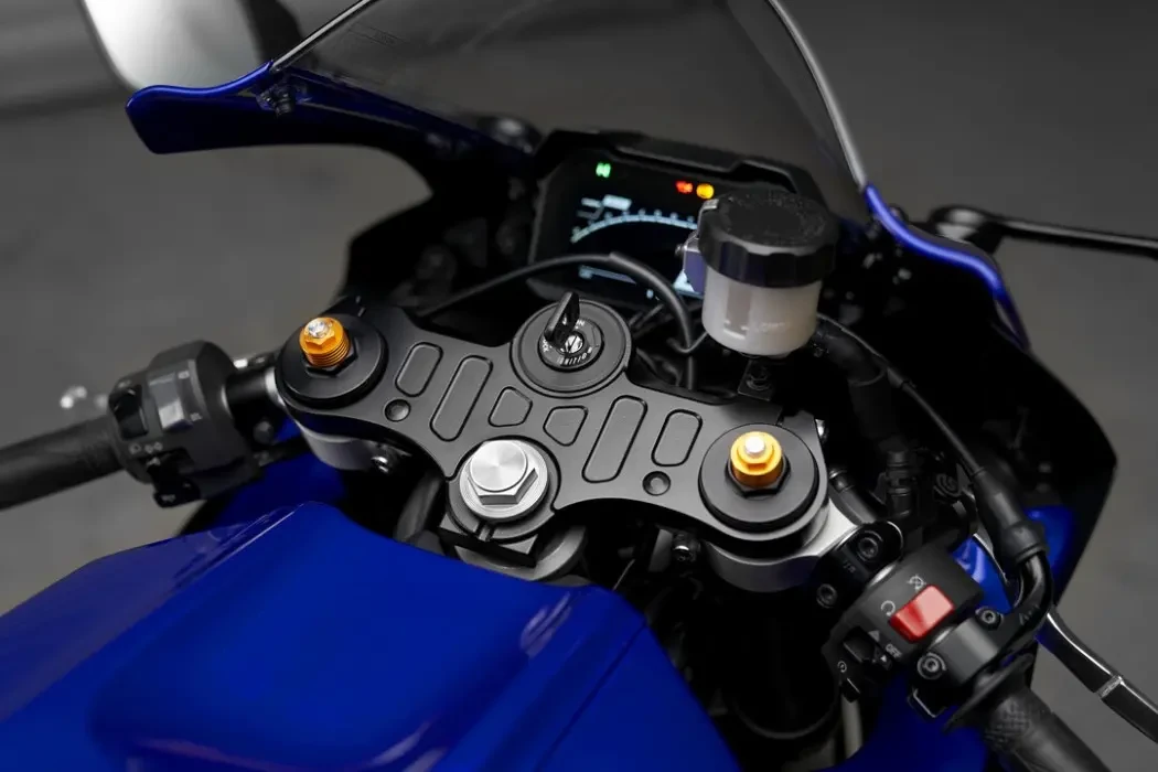 Detail image of Yamaha YZF-R7 LAMS 2024 in Blue Colourway, LCD Instrument cluster
