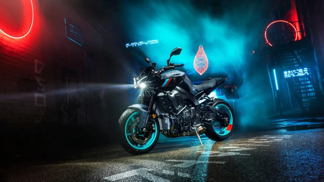 Static image of Yamaha MT-10 in Cyan colourway,