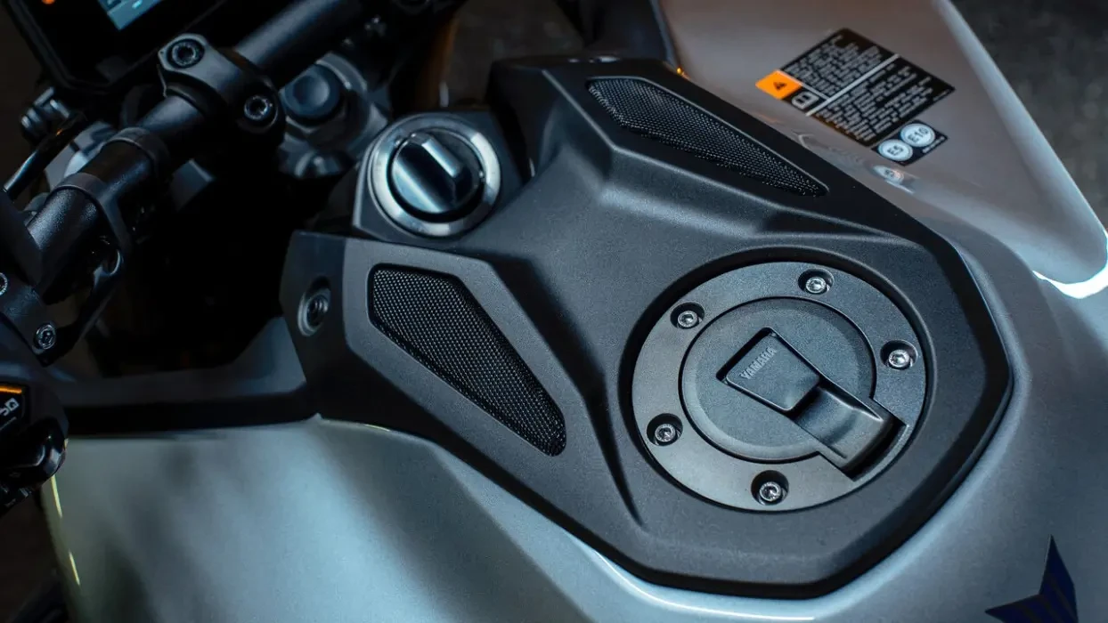 Detail image of Yamaha MT 09 SP in Icon Colourway, keyless ignition and fuel tank