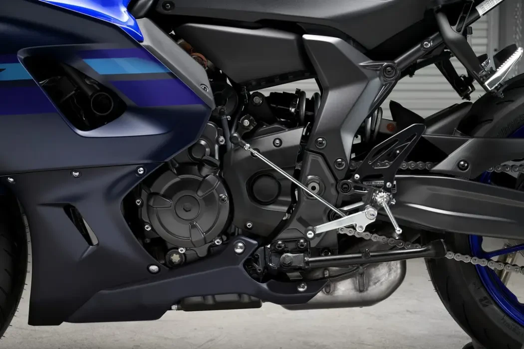 Detail image of Yamaha YZF-R7 LAMS 2024 in Blue Colourway, low left side engine