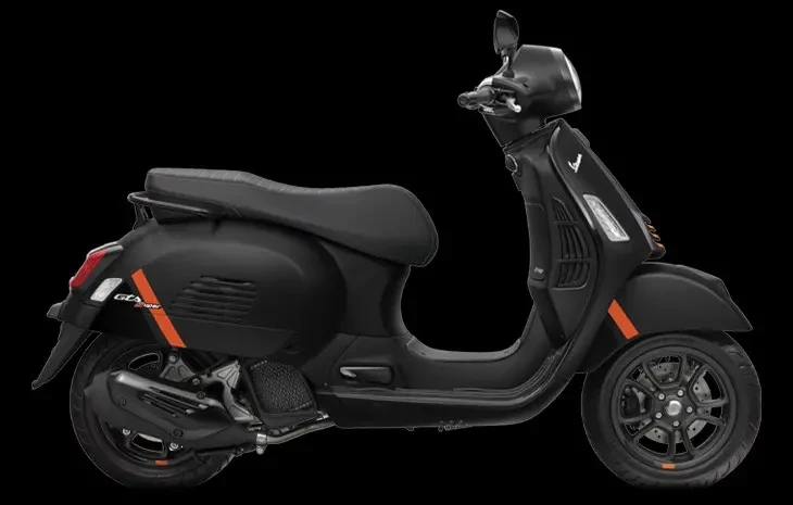 2023-Models Vespa GTS-Super-Black