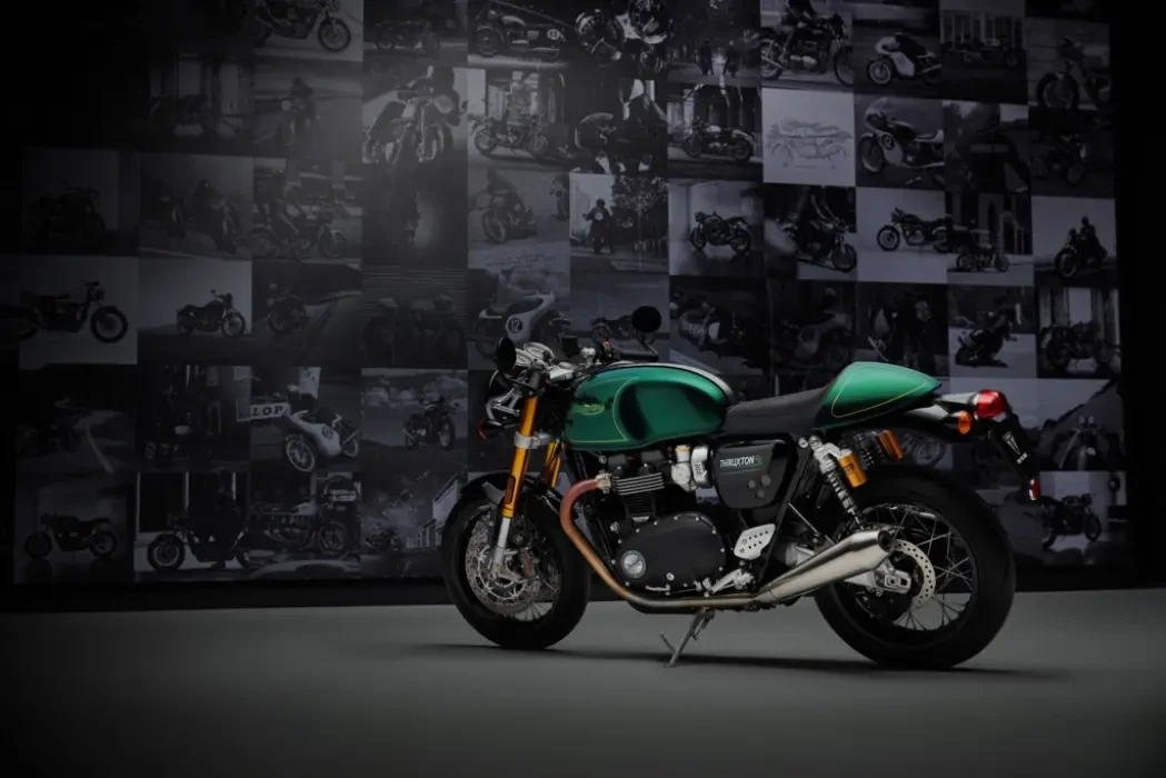 Static rear three quarter image of Triumph Thruxton Final Edition in Competition Green