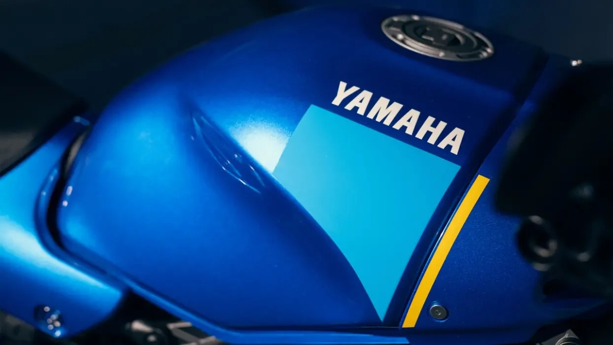 Detail image of Yamaha XSR900 in Blue colourway, blue fuel tank with yellow stripe and yamaha logo