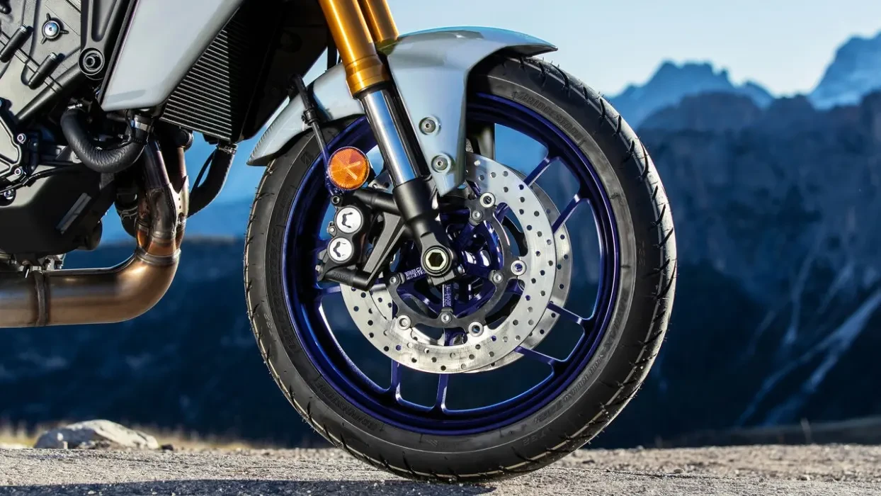 Detail image of Yamaha Tracer 900 GT+, in Icon colourway, front wheel and suspension