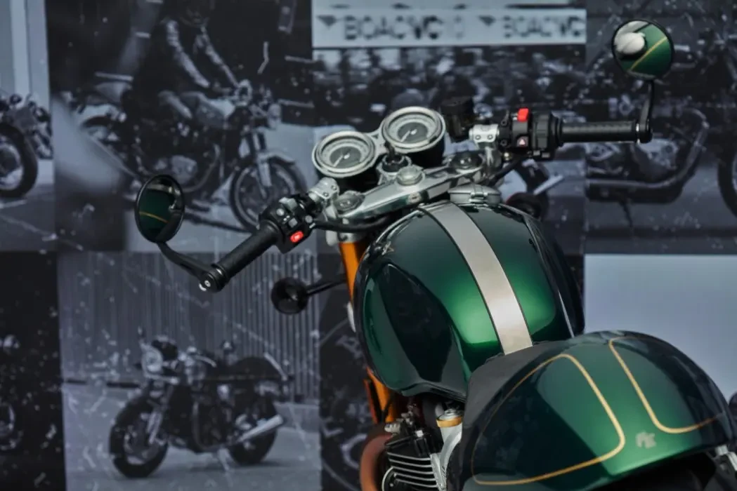 Static image of tail and cockpit section of Triumph Thruxton Final Edition in Competition Green