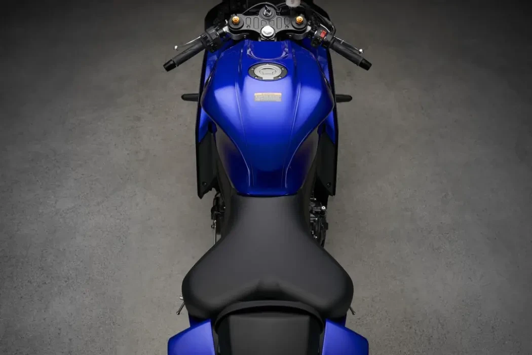 Detail image of Yamaha YZF-R7 LAMS 2024 in Blue Colourway, top down of seat and cockpit