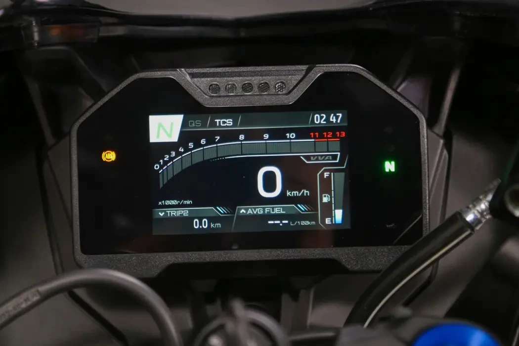 Detail image of Yamaha YZF-R15M in Icon Performance Colourway, colour TFT instruments