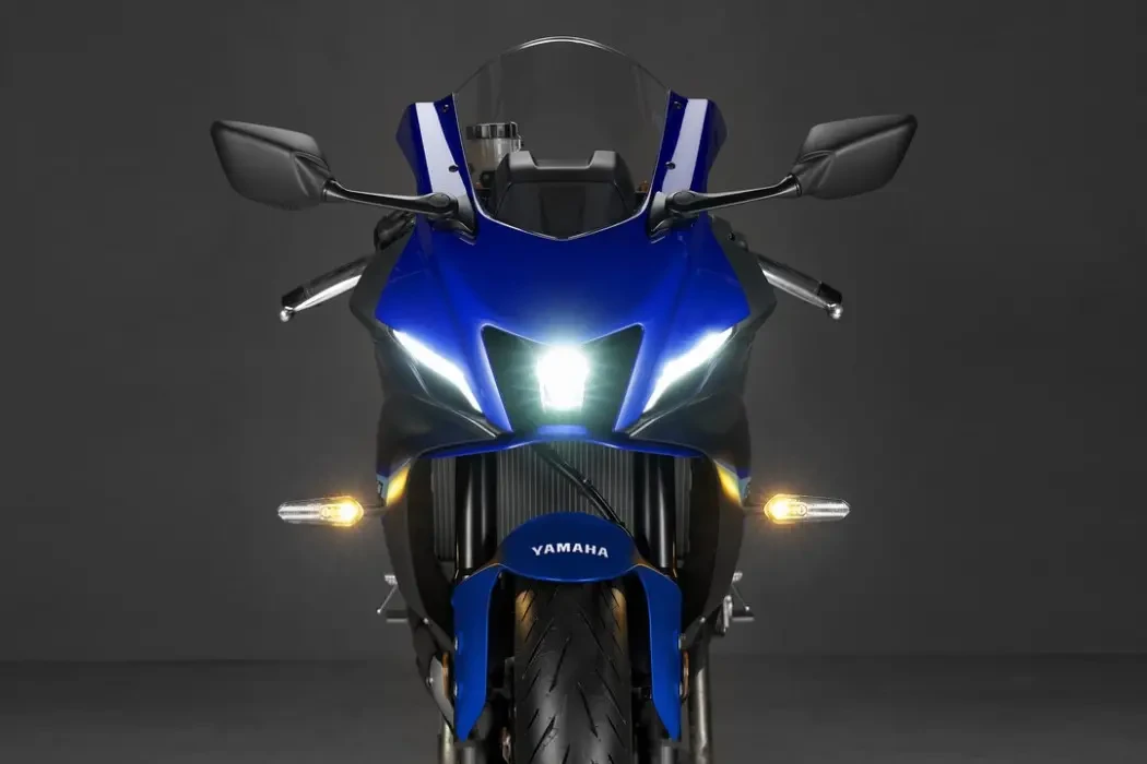 Detail image of Yamaha YZF-R7 LAMS 2024 in Blue Colourway, front-on of headlights and indicators