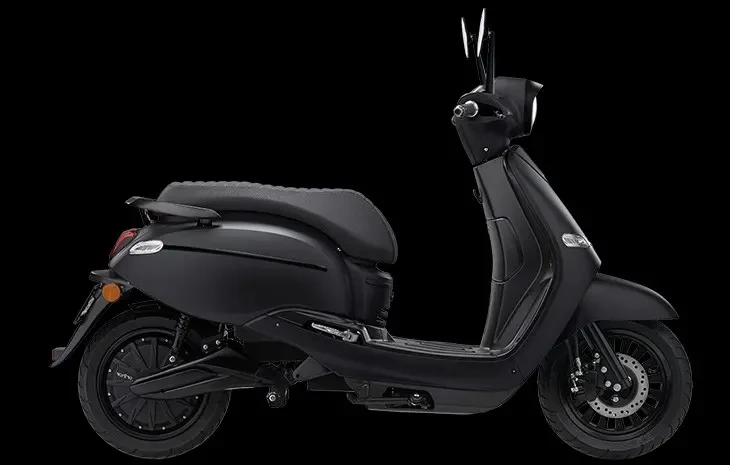 Studio image of FONZ Arthur 6 electric scooter in black colourway